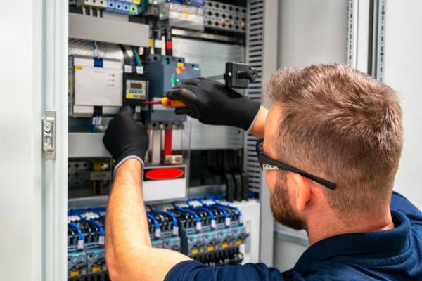 Signs You Need Professional Electrical Service in Your Home